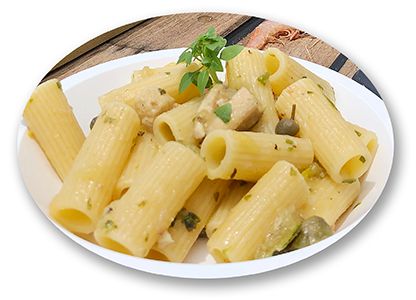 Rigatoni, zucchine, capperi e spada.